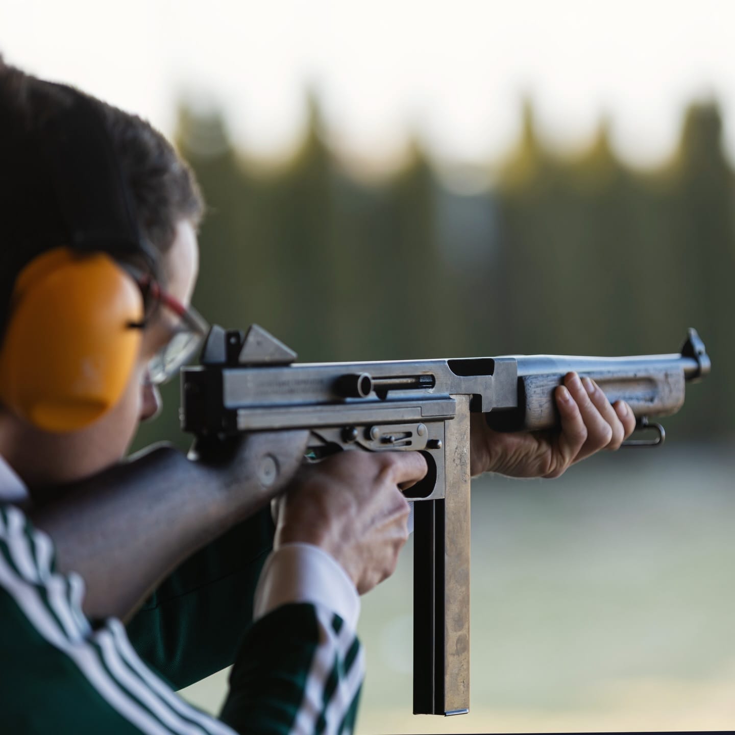 Chcesz postrzelać z blisko 100 letniej broni? Thompson M1A1 dostępny na Arizonie!
